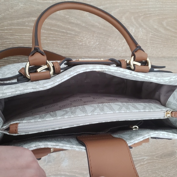 Michael Kors Handbag - Picture 3 of 4